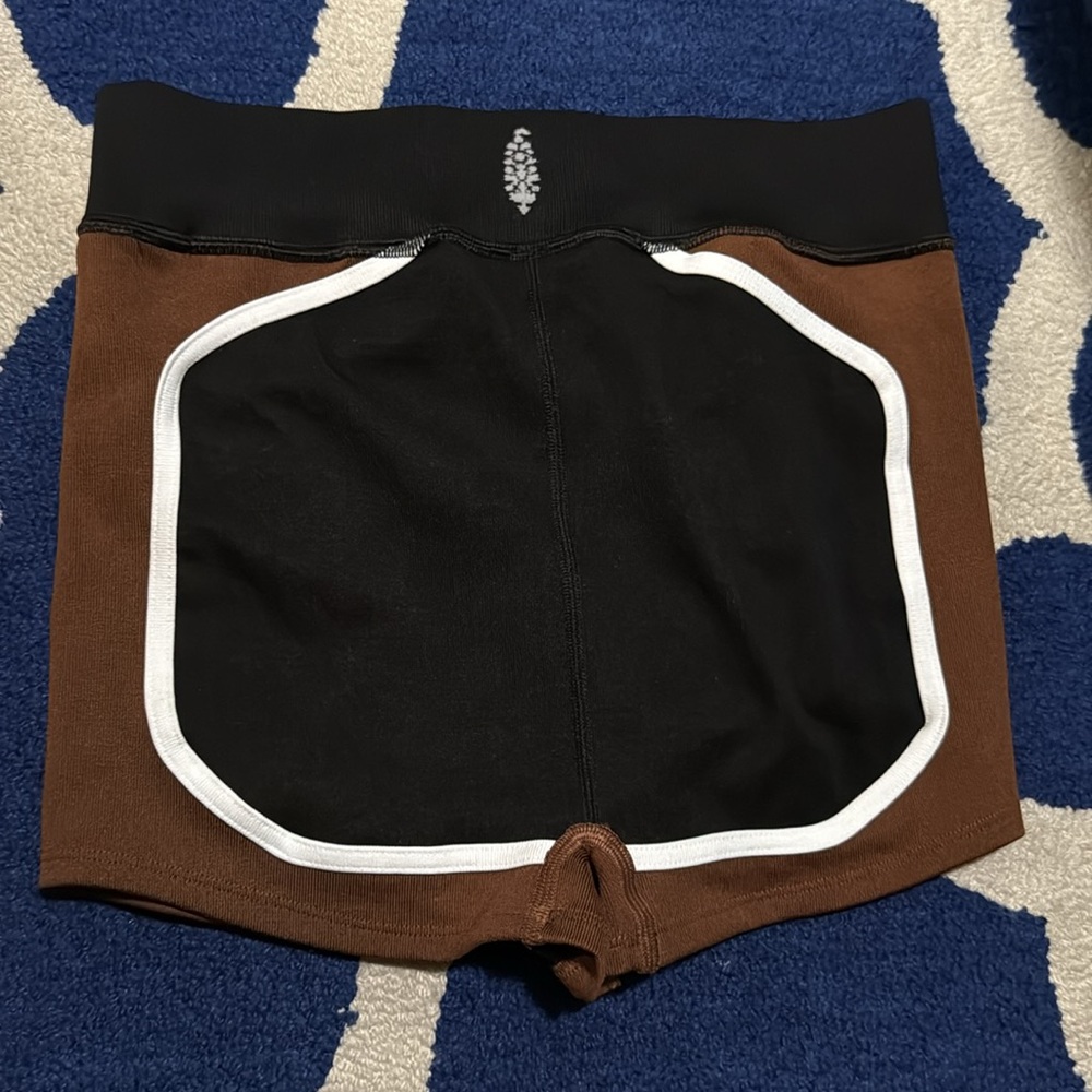 1905. Free People There You Go Run Shorts - Picture 6 of 6